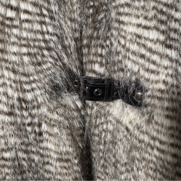 Guess Ladies Faux Fur 3/4 Sleeve Jacket Black & White Fur Size Medium - Picture 6 of 16